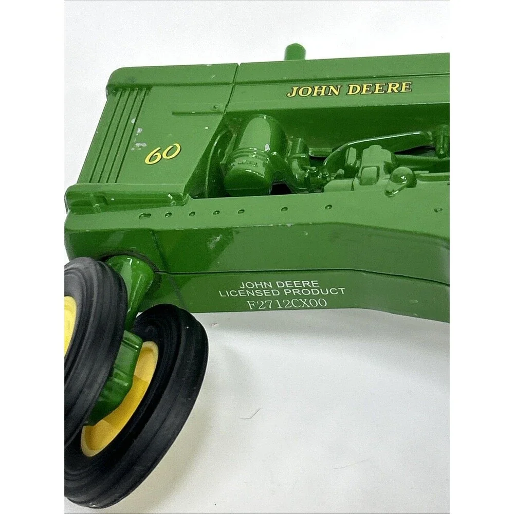 ERTL John Deere Model 60 Tractor 1/16 Die Cast Farm Toy #15189 Green
